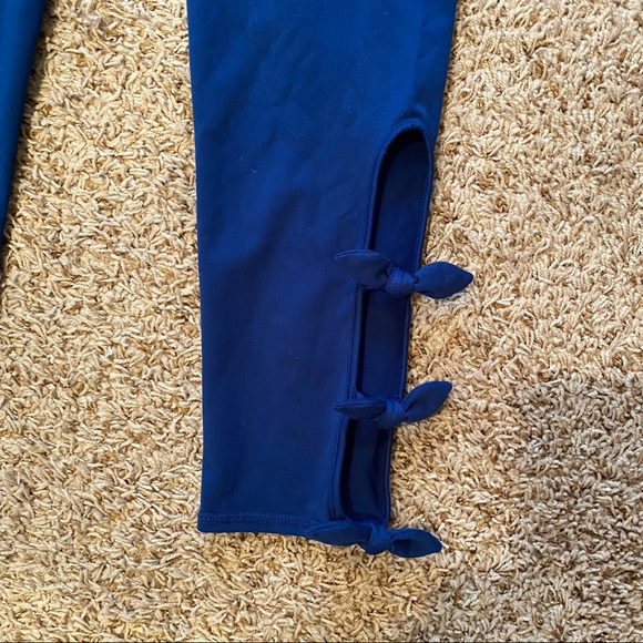 Lilly Pulitzer Ink Navy Bow Leggings - Picture 4 of 9